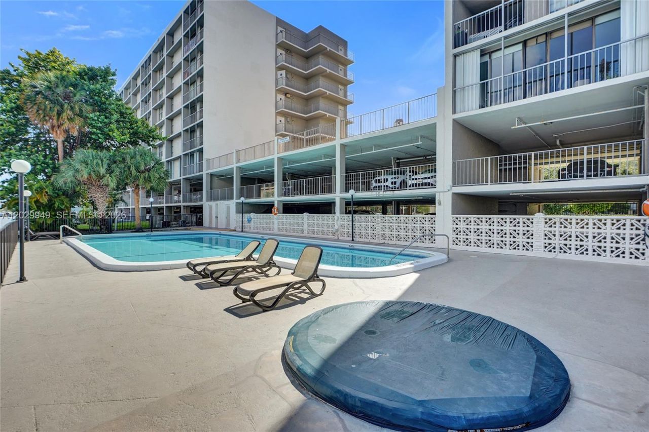 17500 N Bay Rd, Unit S403, Sunny Isles Beach, FL 33160 Photo