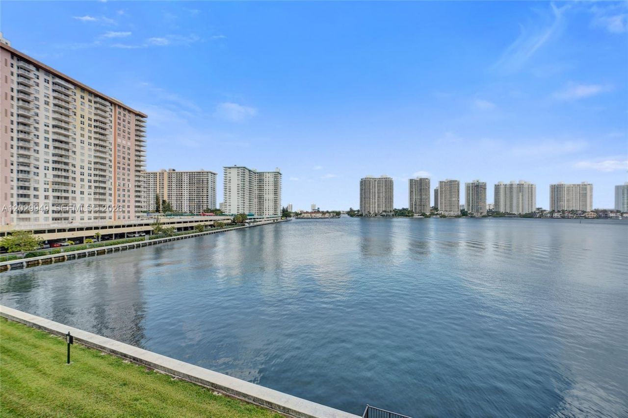 17500 N Bay Rd, Unit S403, Sunny Isles Beach, FL 33160 Photo