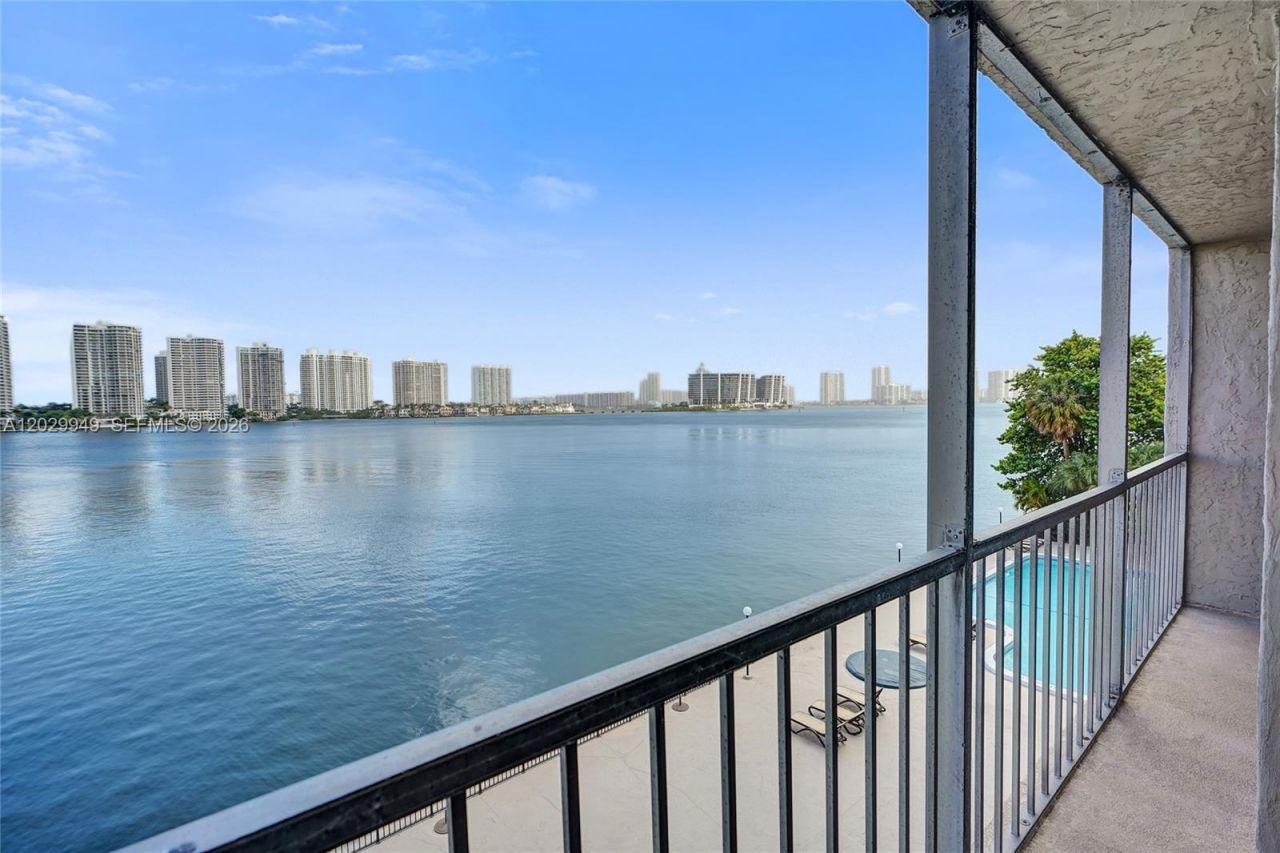 17500 N Bay Rd, Unit S403, Sunny Isles Beach, FL 33160 Photo