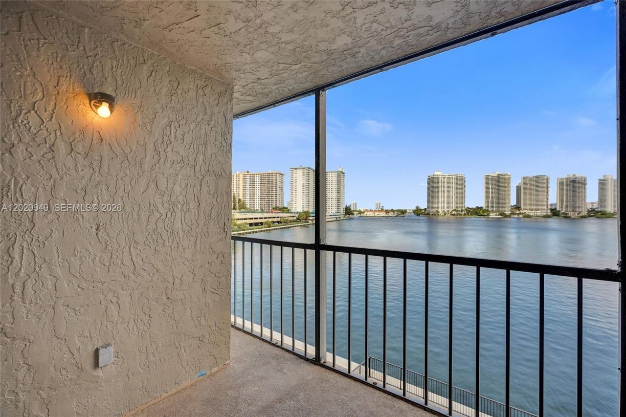 17500 N Bay Rd, Unit S403, Sunny Isles Beach, FL 33160 Photo