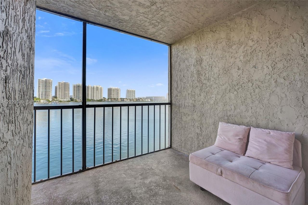 17500 N Bay Rd, Unit S403, Sunny Isles Beach, FL 33160 Photo