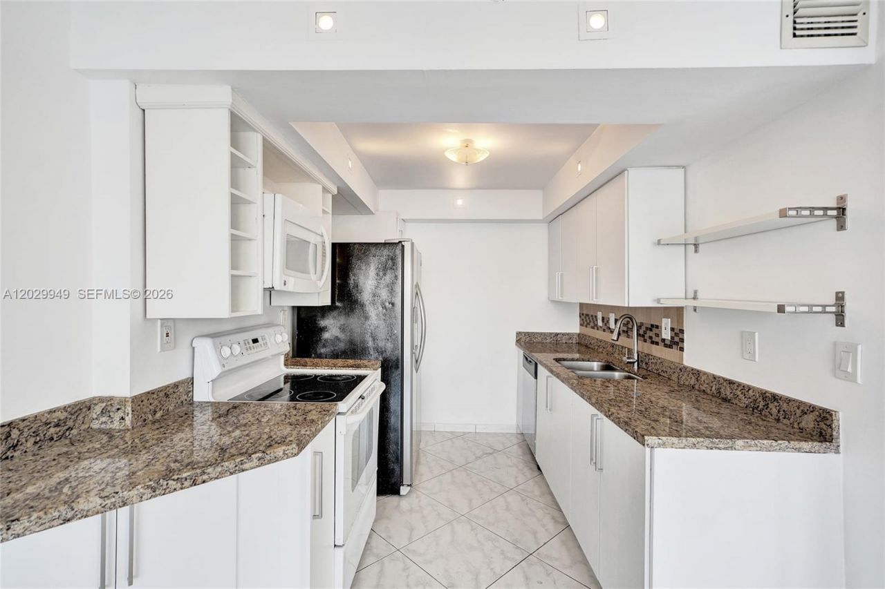 17500 N Bay Rd, Unit S403, Sunny Isles Beach, FL 33160 Photo