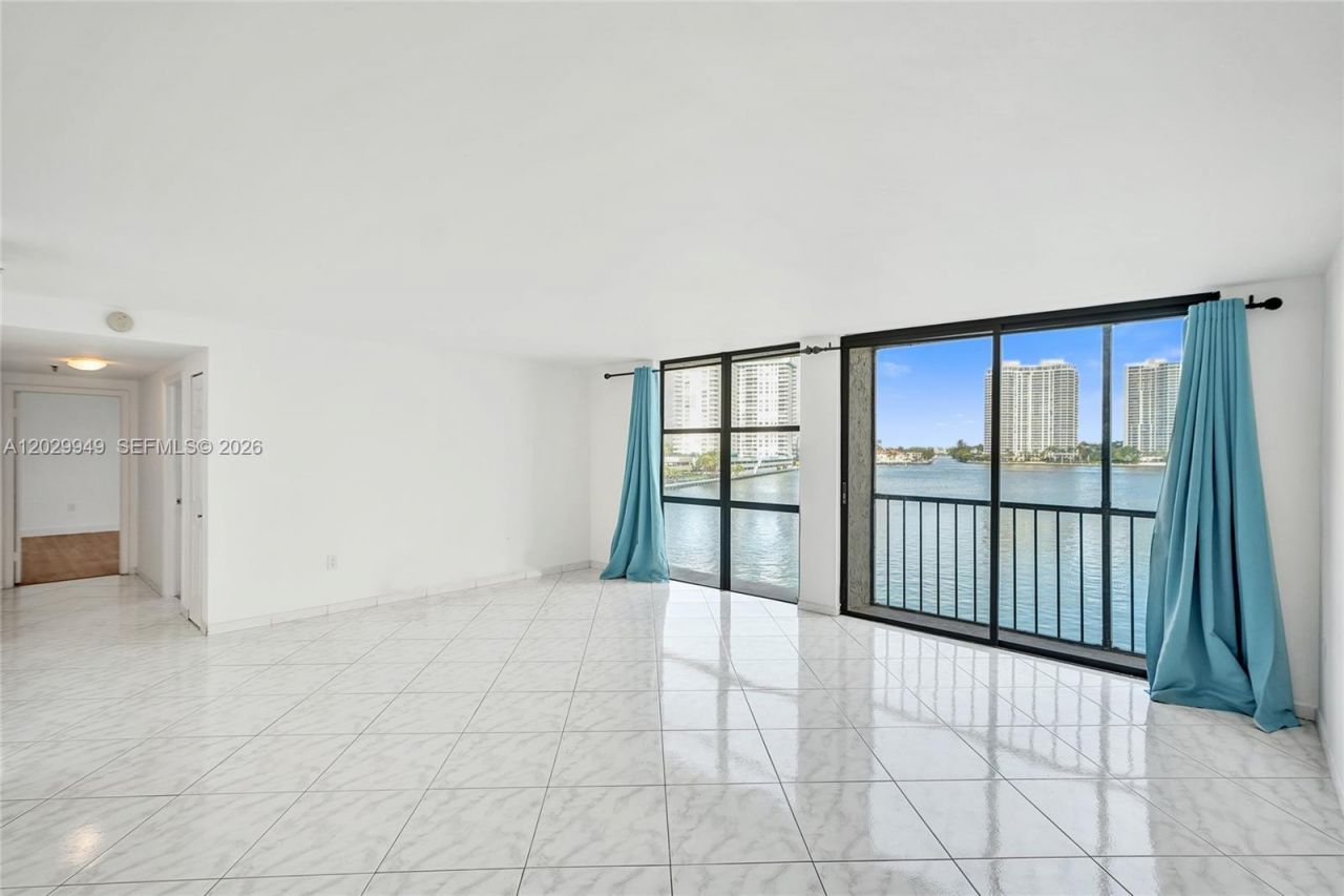 17500 N Bay Rd, Unit S403, Sunny Isles Beach, FL 33160 Photo