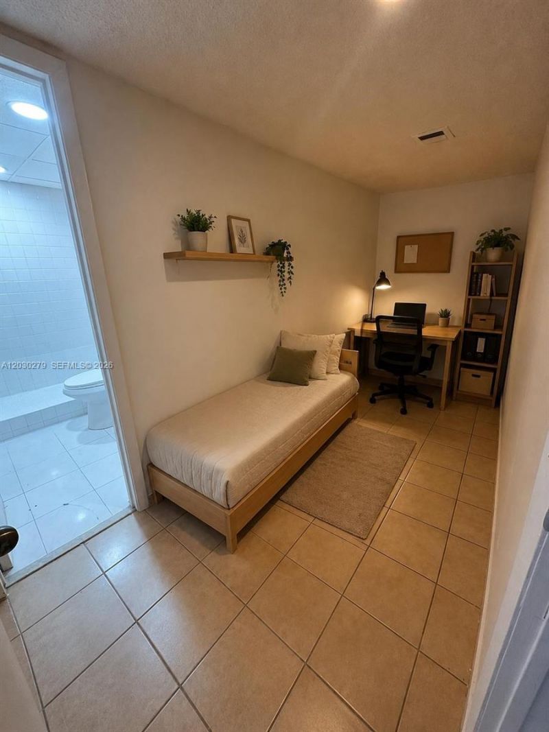 10000 NW 80th Ct, Unit 2324, Hialeah Gardens, FL 33016 Photo