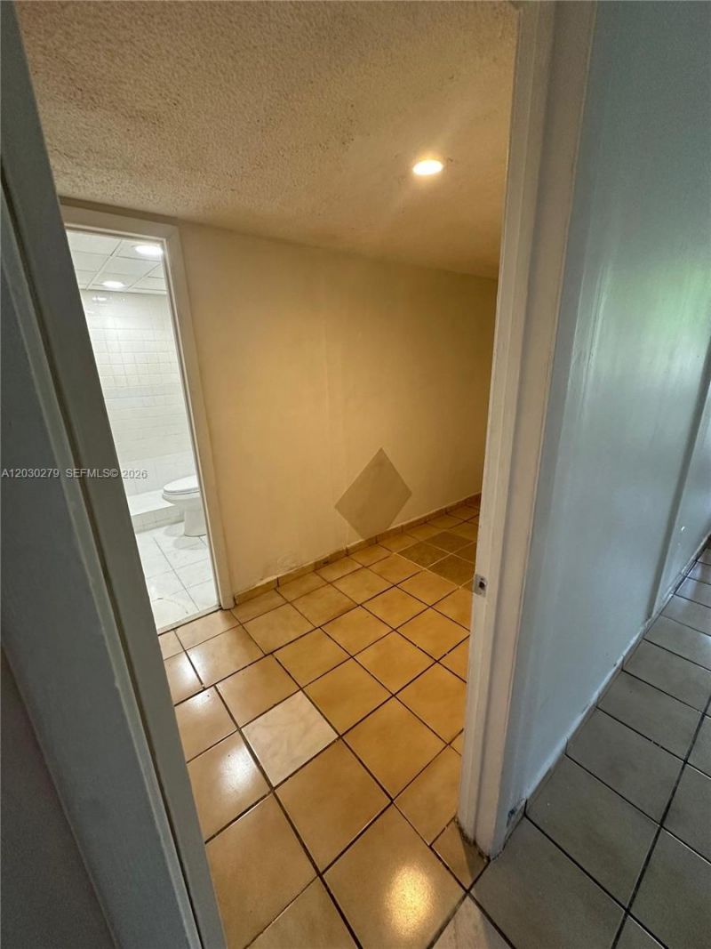 10000 NW 80th Ct, Unit 2324, Hialeah Gardens, FL 33016 Photo