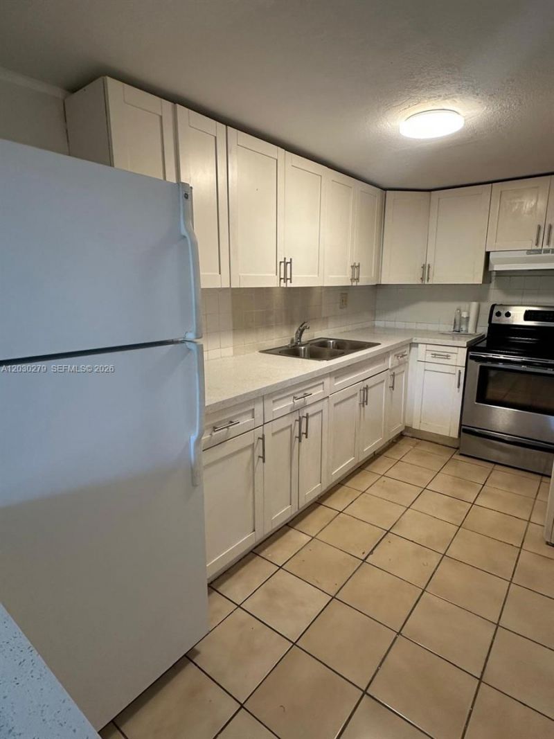 10000 NW 80th Ct, Unit 2324, Hialeah Gardens, FL 33016 Photo