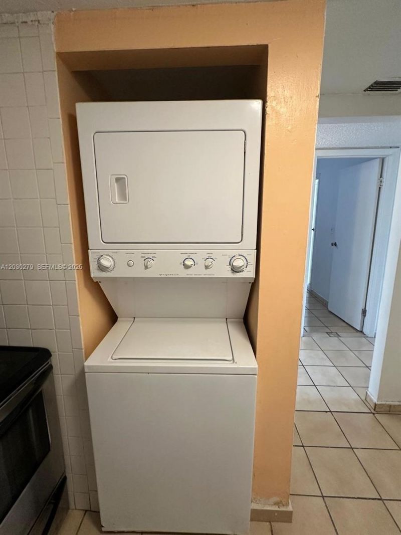 10000 NW 80th Ct, Unit 2324, Hialeah Gardens, FL 33016 Photo