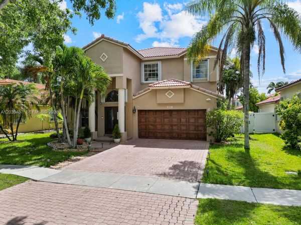 1021 NW 185th Ter , Pembroke Pines, FL 33029