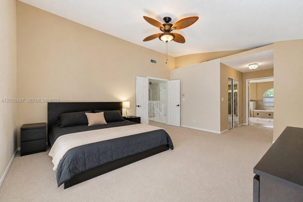 1021 NW 185th Ter , Pembroke Pines, FL 33029 Photo