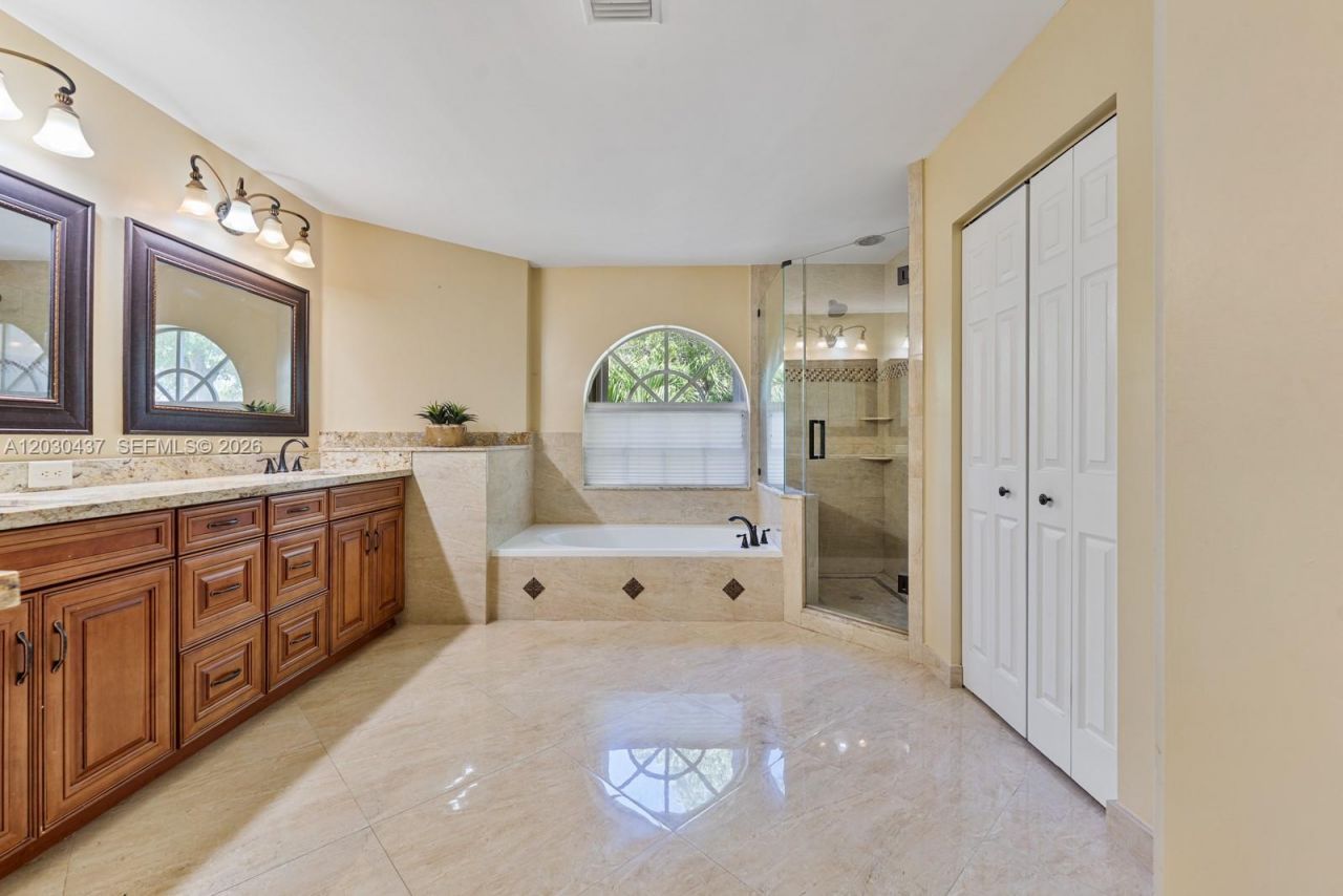 1021 NW 185th Ter , Pembroke Pines, FL 33029 Photo