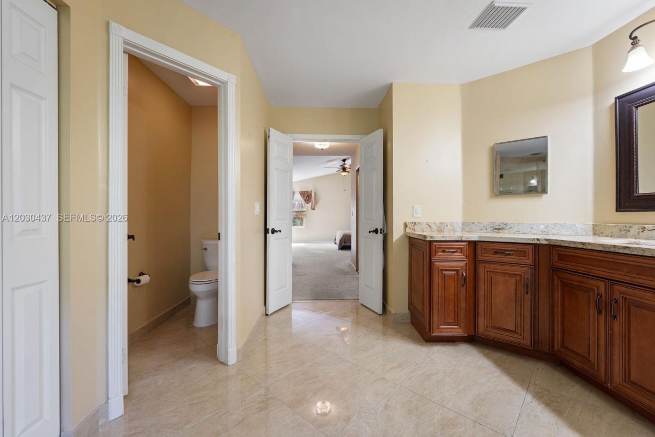 1021 NW 185th Ter , Pembroke Pines, FL 33029 Photo