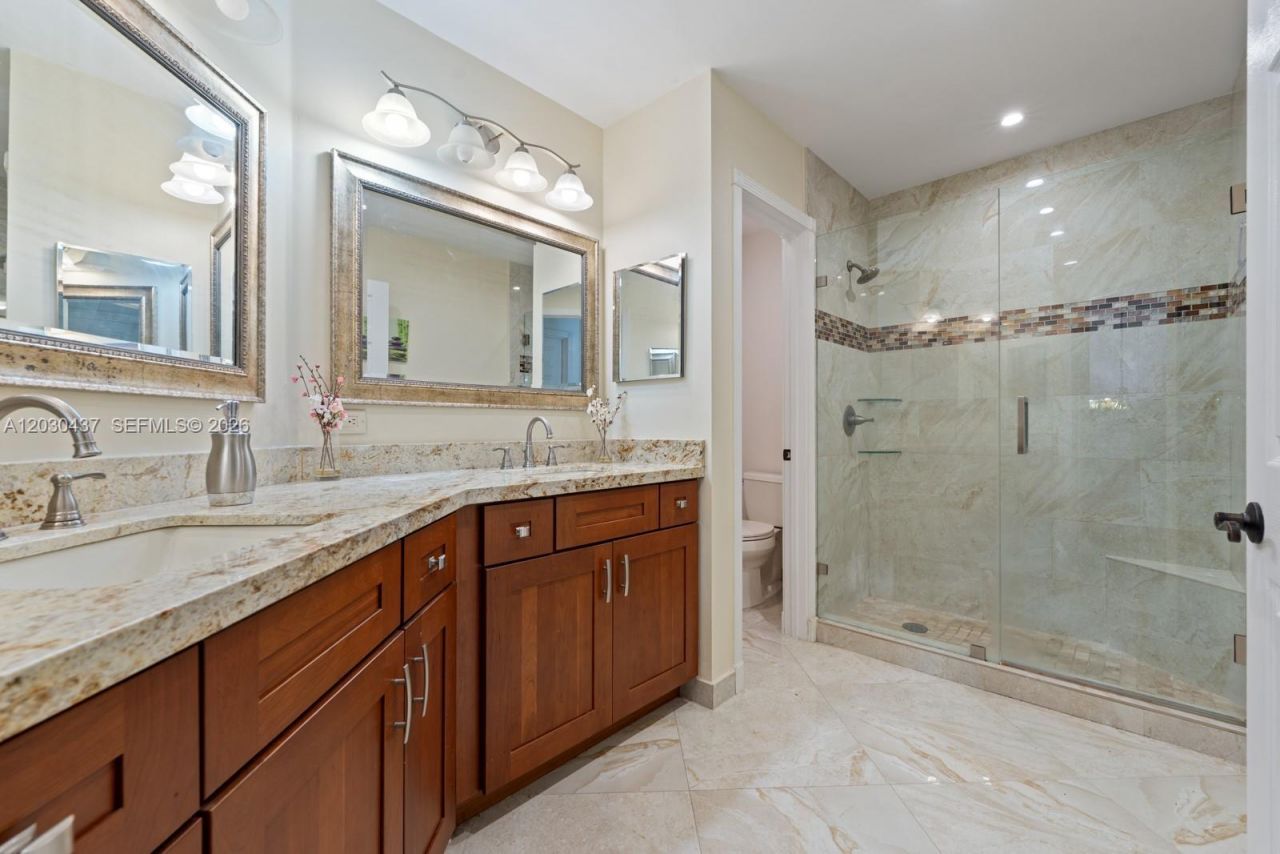 1021 NW 185th Ter , Pembroke Pines, FL 33029 Photo