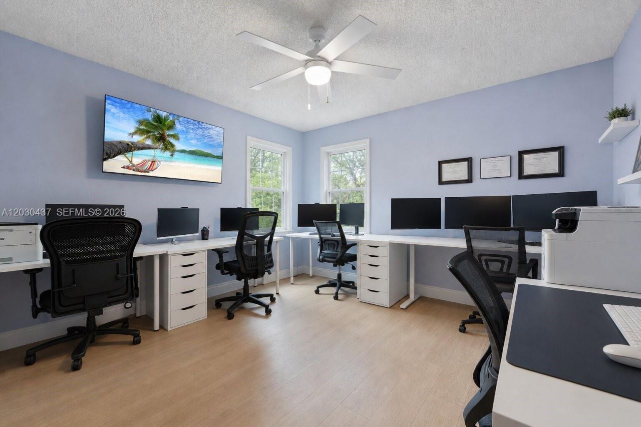 1021 NW 185th Ter , Pembroke Pines, FL 33029 Photo