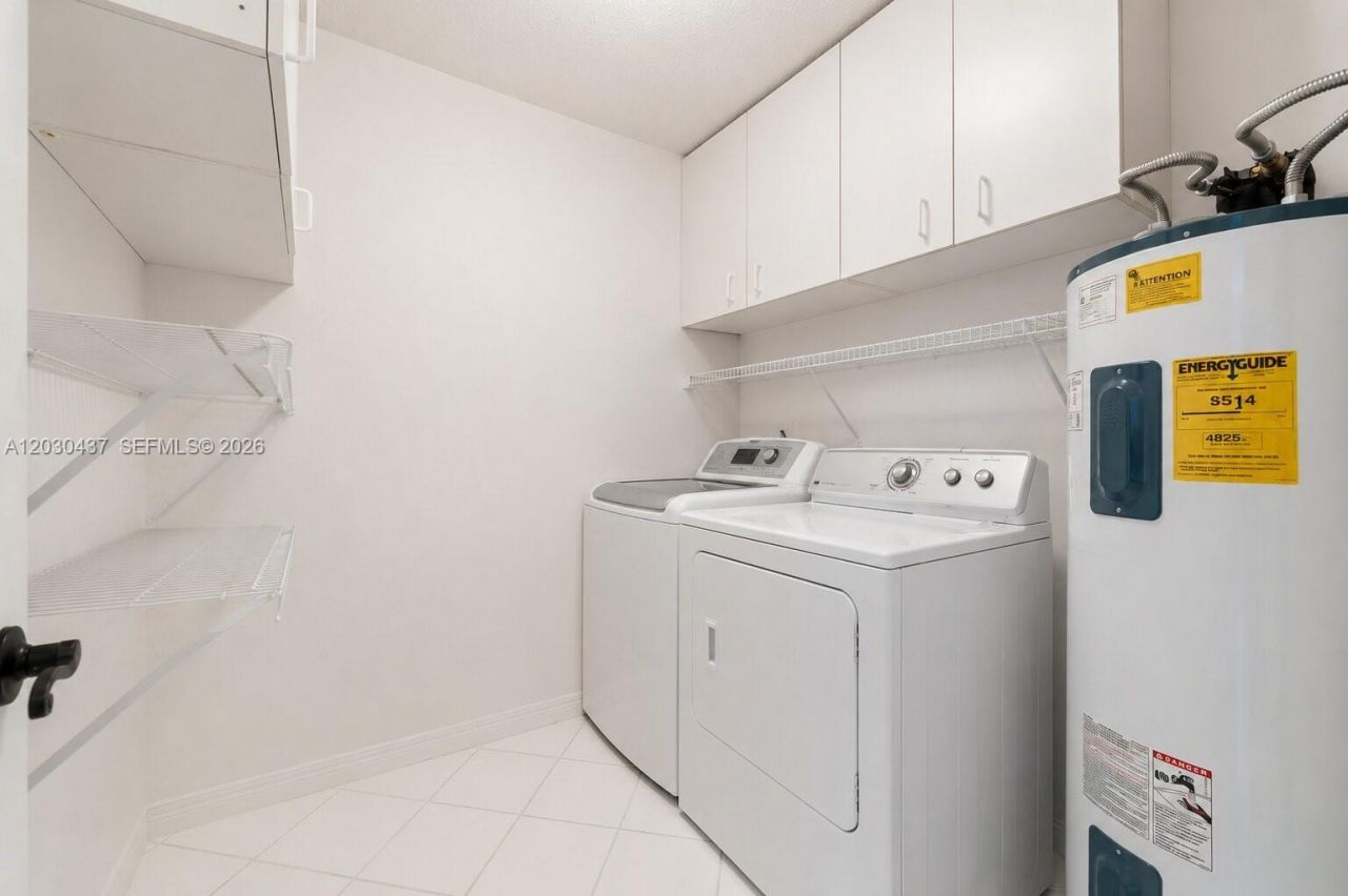 1021 NW 185th Ter , Pembroke Pines, FL 33029 Photo