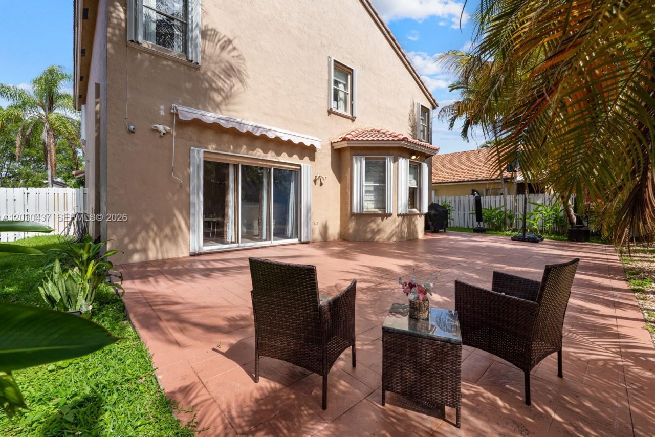 1021 NW 185th Ter , Pembroke Pines, FL 33029 Photo