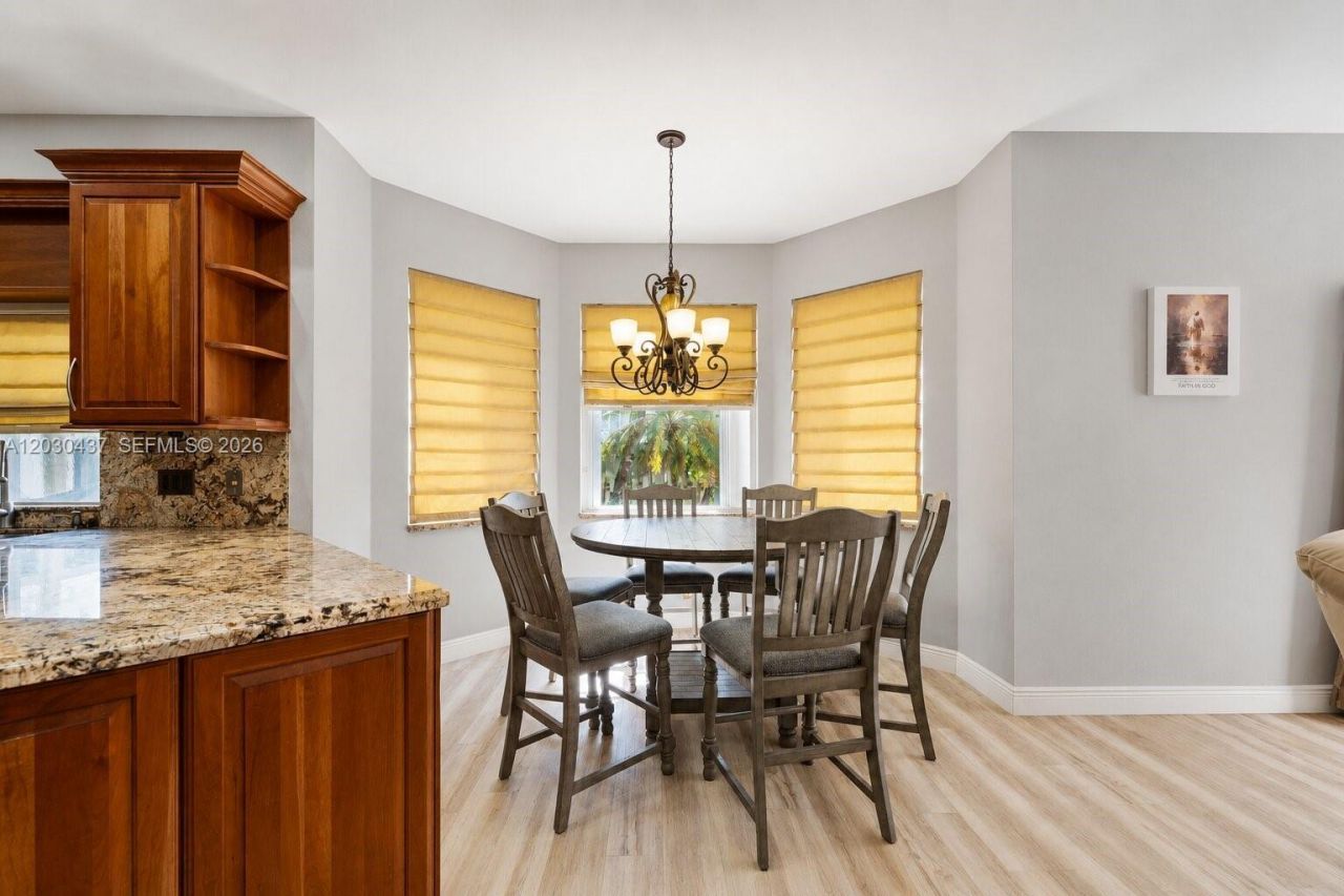 1021 NW 185th Ter , Pembroke Pines, FL 33029 Photo