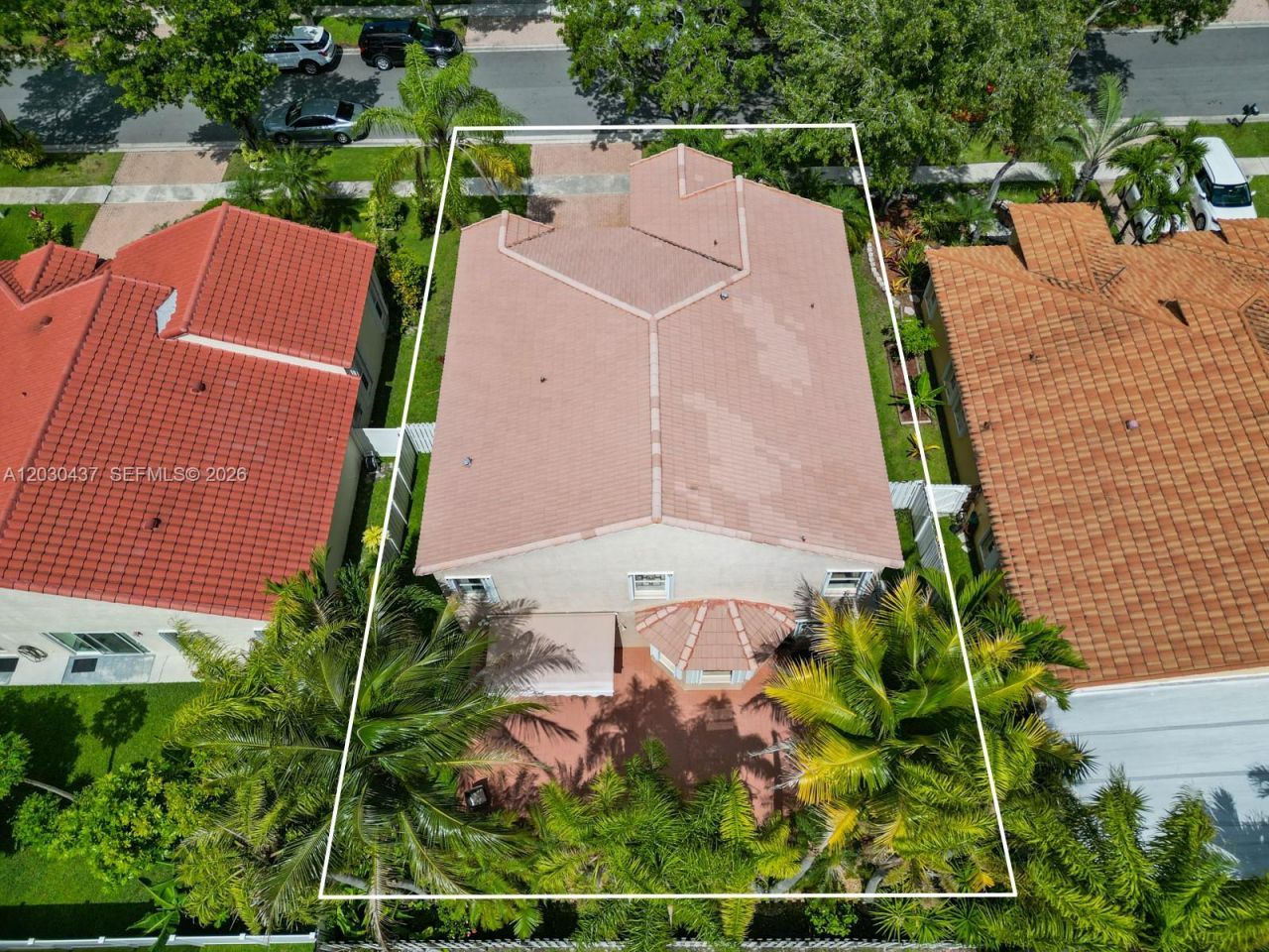 1021 NW 185th Ter , Pembroke Pines, FL 33029 Photo