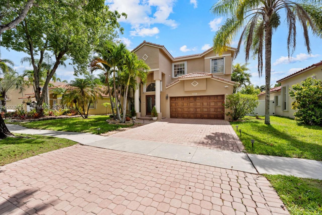 1021 NW 185th Ter , Pembroke Pines, FL 33029 Photo