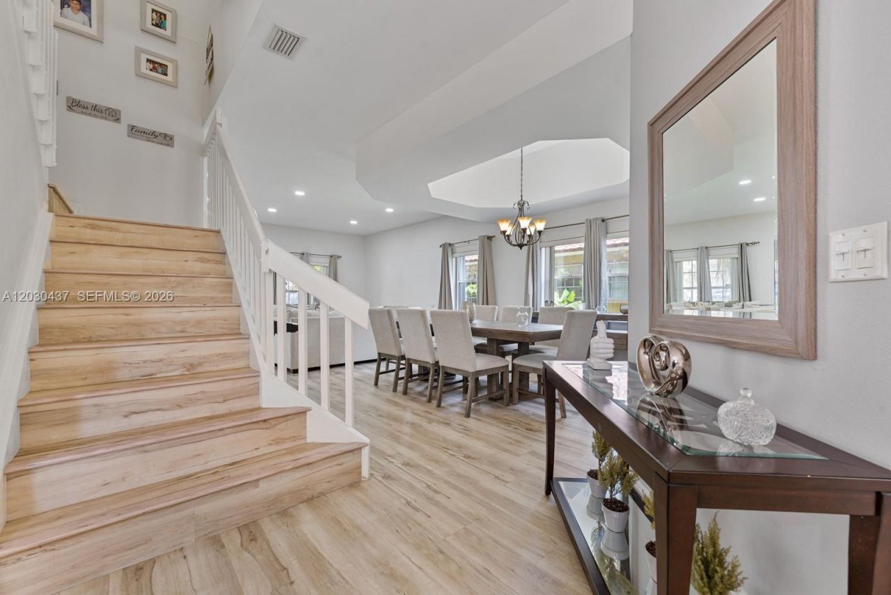 1021 NW 185th Ter , Pembroke Pines, FL 33029 Photo
