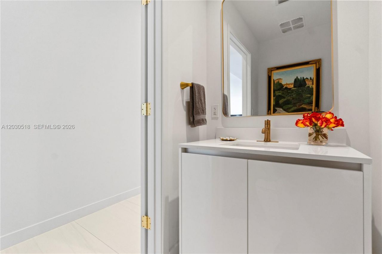 2678 Tigertail Ave , Unit PH4, Miami, FL 33133 Photo