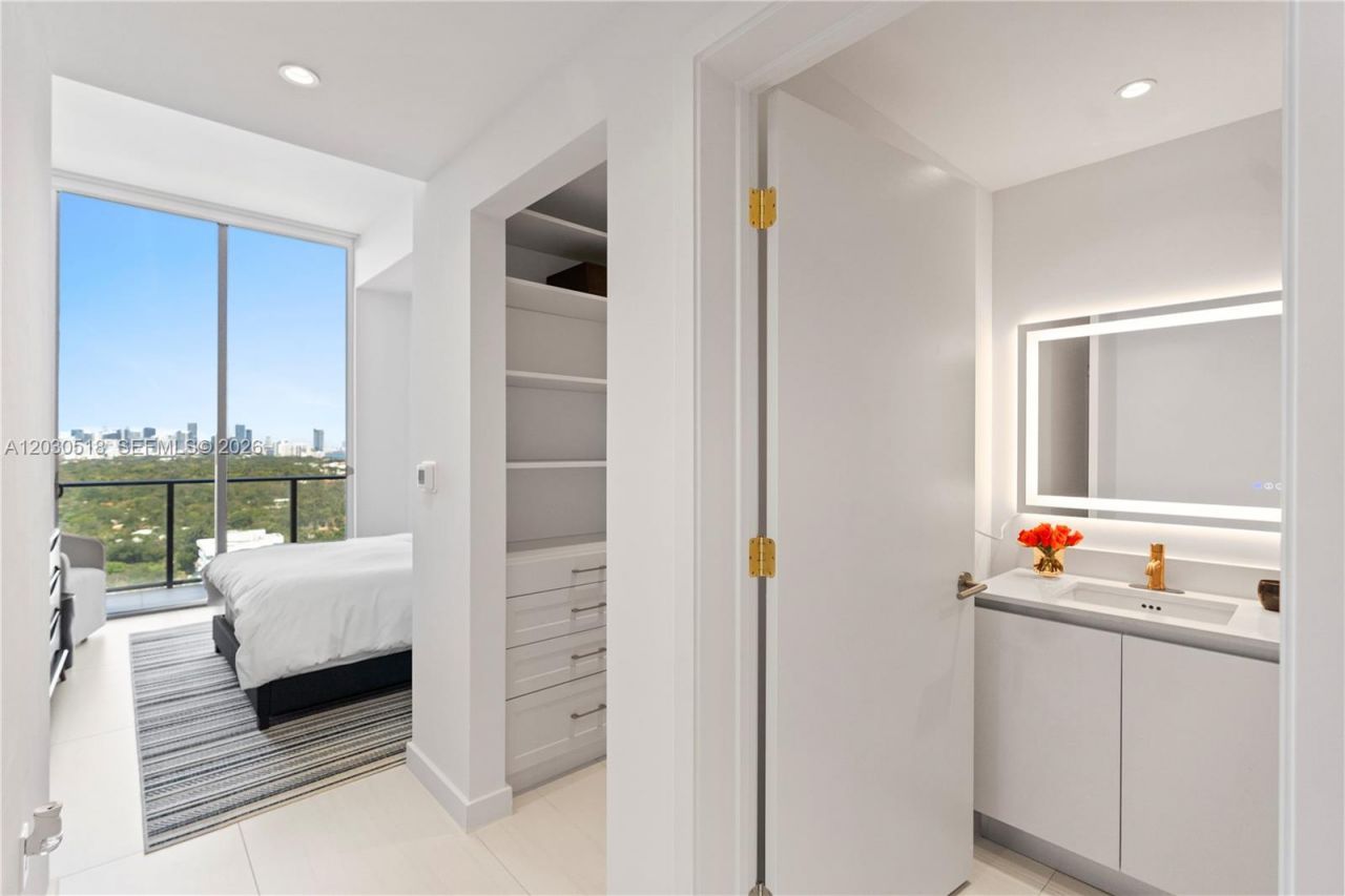2678 Tigertail Ave , Unit PH4, Miami, FL 33133 Photo