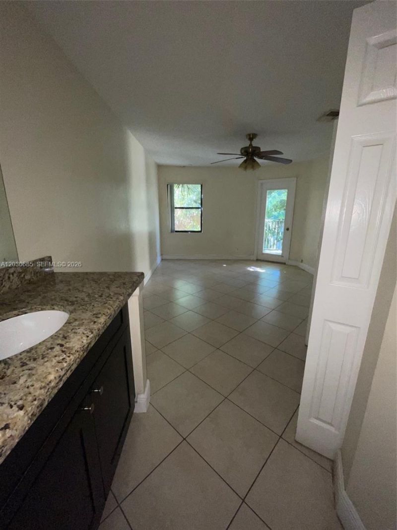 9999 Summerbreeze Dr, Unit 915, Sunrise, FL 33322 Photo