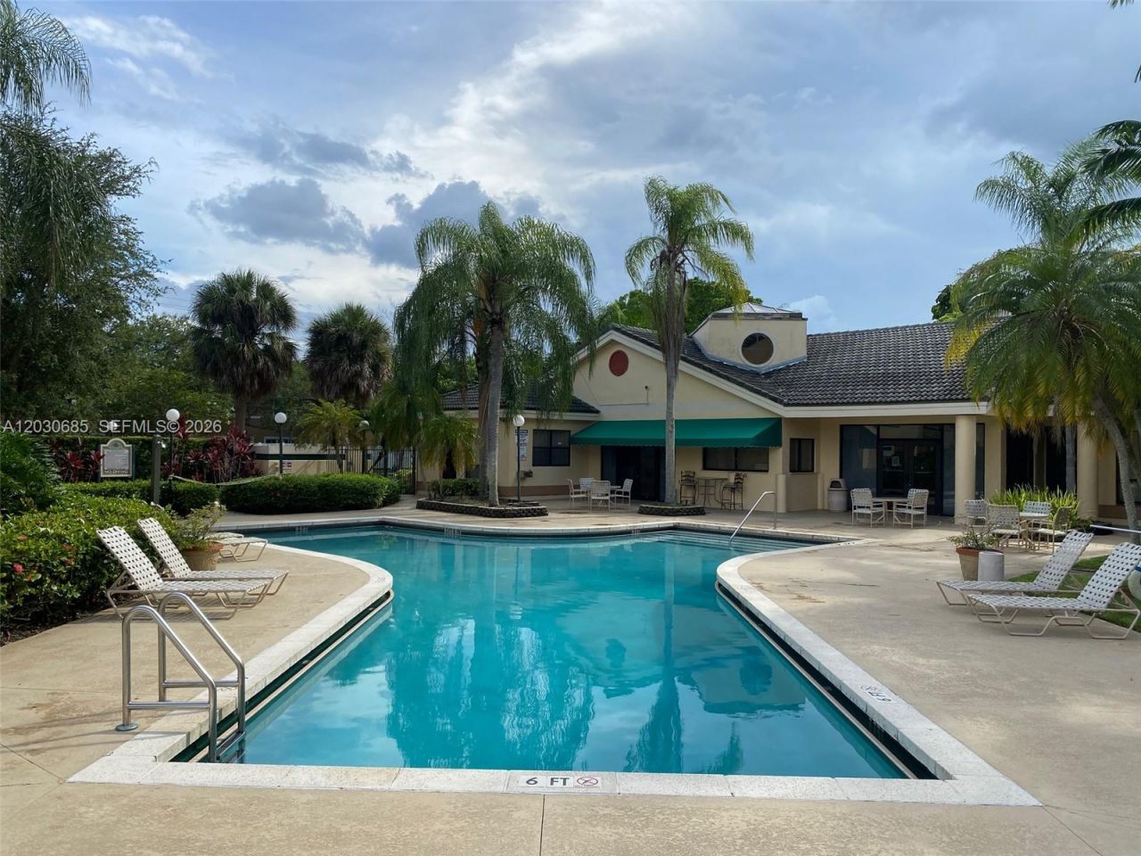 9999 Summerbreeze Dr, Unit 915, Sunrise, FL 33322 Photo