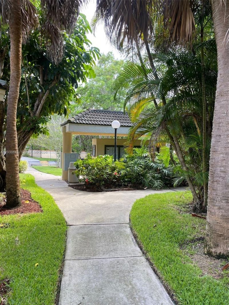 9999 Summerbreeze Dr, Unit 915, Sunrise, FL 33322 Photo