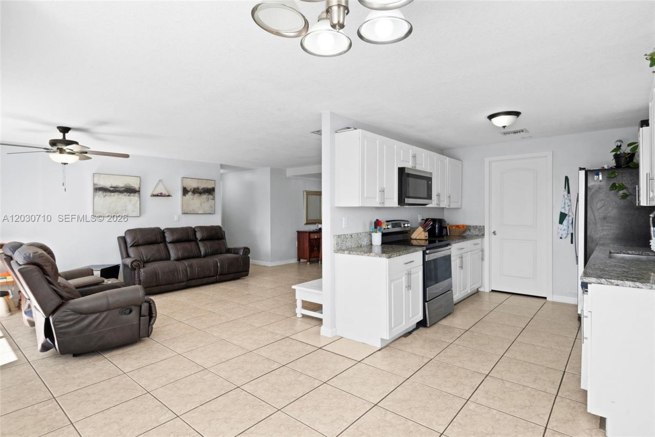 1526 SE Port St Lucie Blvd , Port Saint Lucie, FL 34952 Photo
