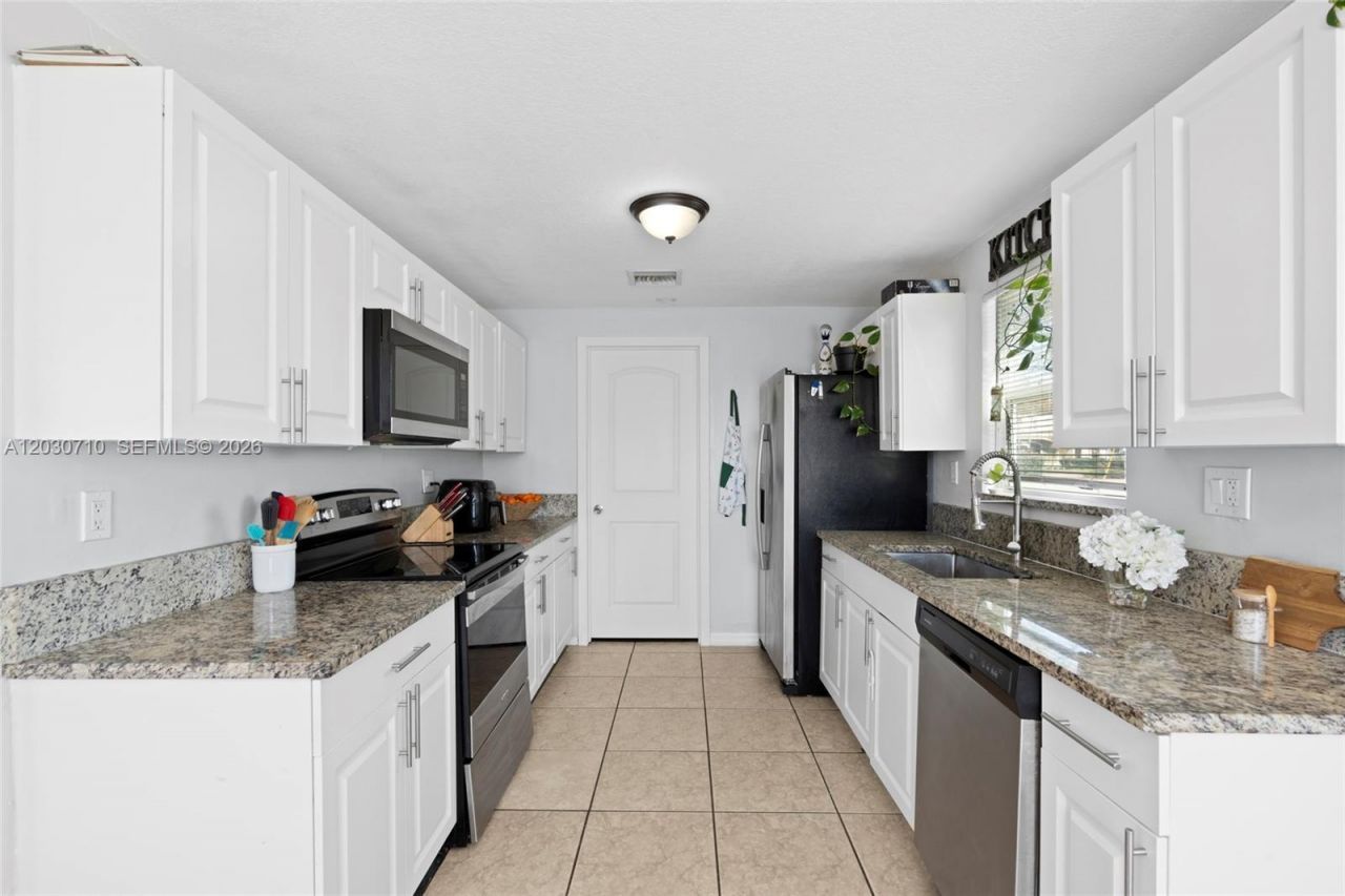 1526 SE Port St Lucie Blvd , Port Saint Lucie, FL 34952 Photo