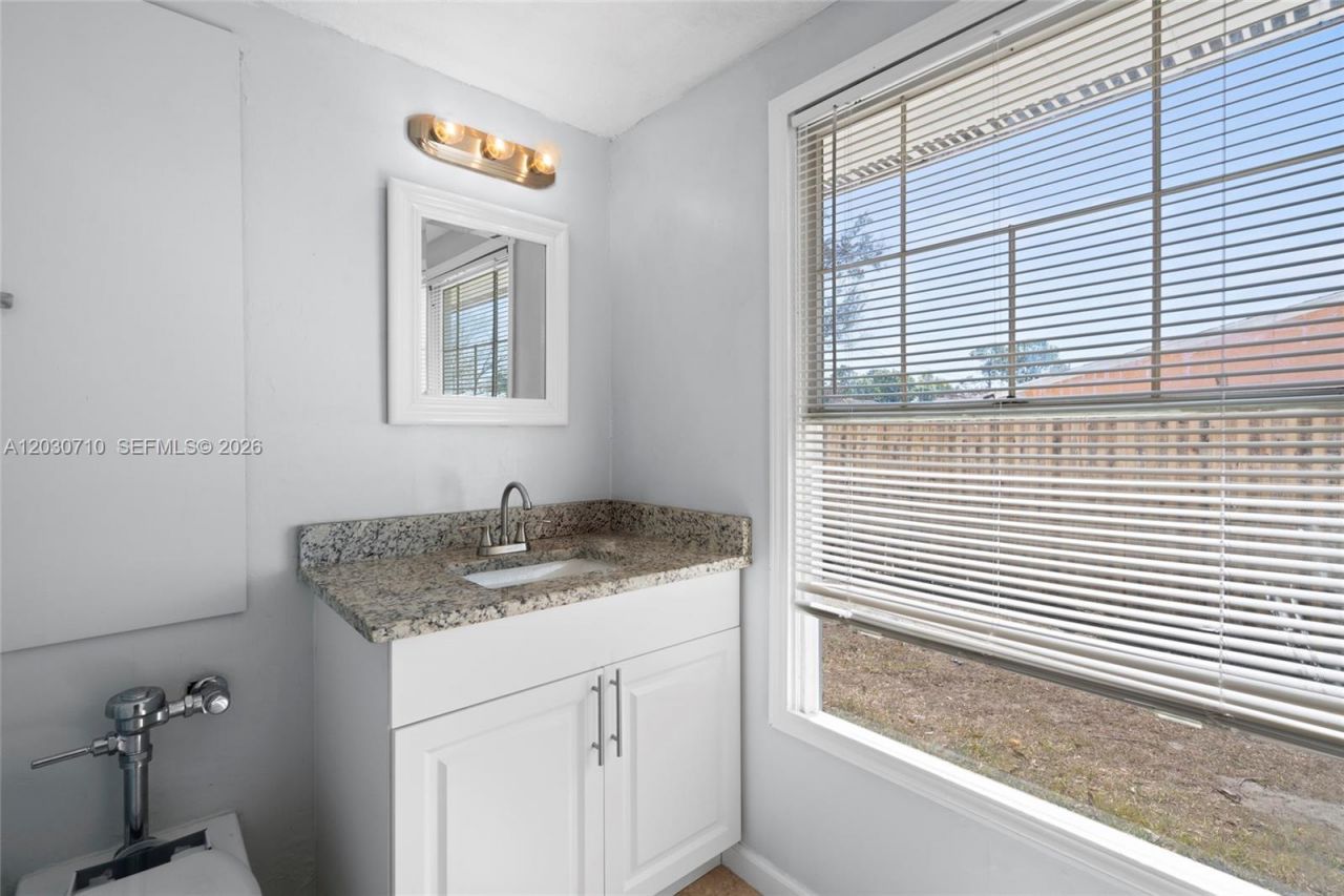 1526 SE Port St Lucie Blvd , Port Saint Lucie, FL 34952 Photo