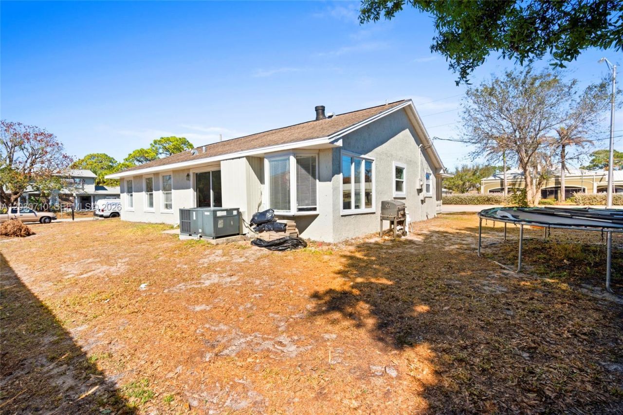 1526 SE Port St Lucie Blvd , Port Saint Lucie, FL 34952 Photo