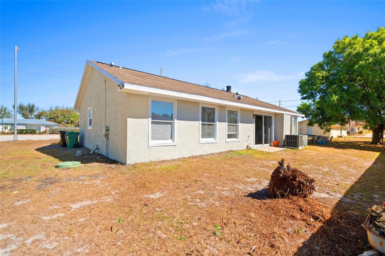 1526 SE Port St Lucie Blvd , Port Saint Lucie, FL 34952 Photo