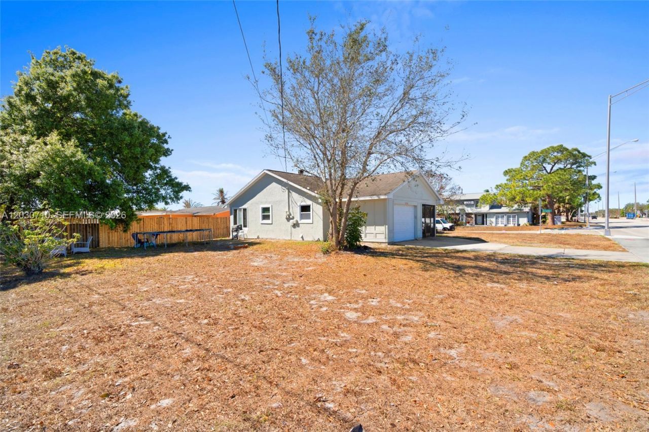 1526 SE Port St Lucie Blvd , Port Saint Lucie, FL 34952 Photo