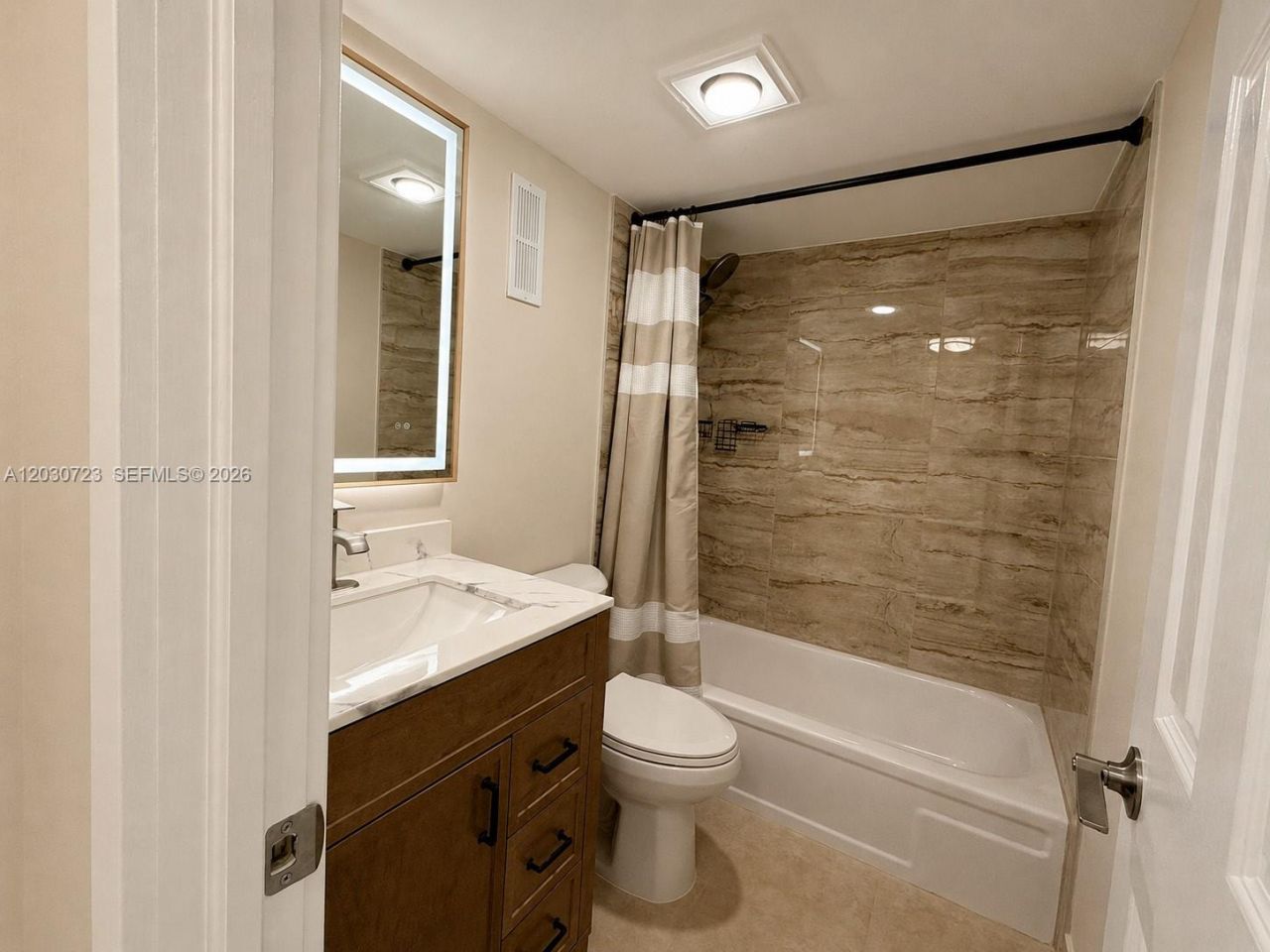 1300 St Charles Pl , Unit 303, Pembroke Pines, FL 33026 Photo