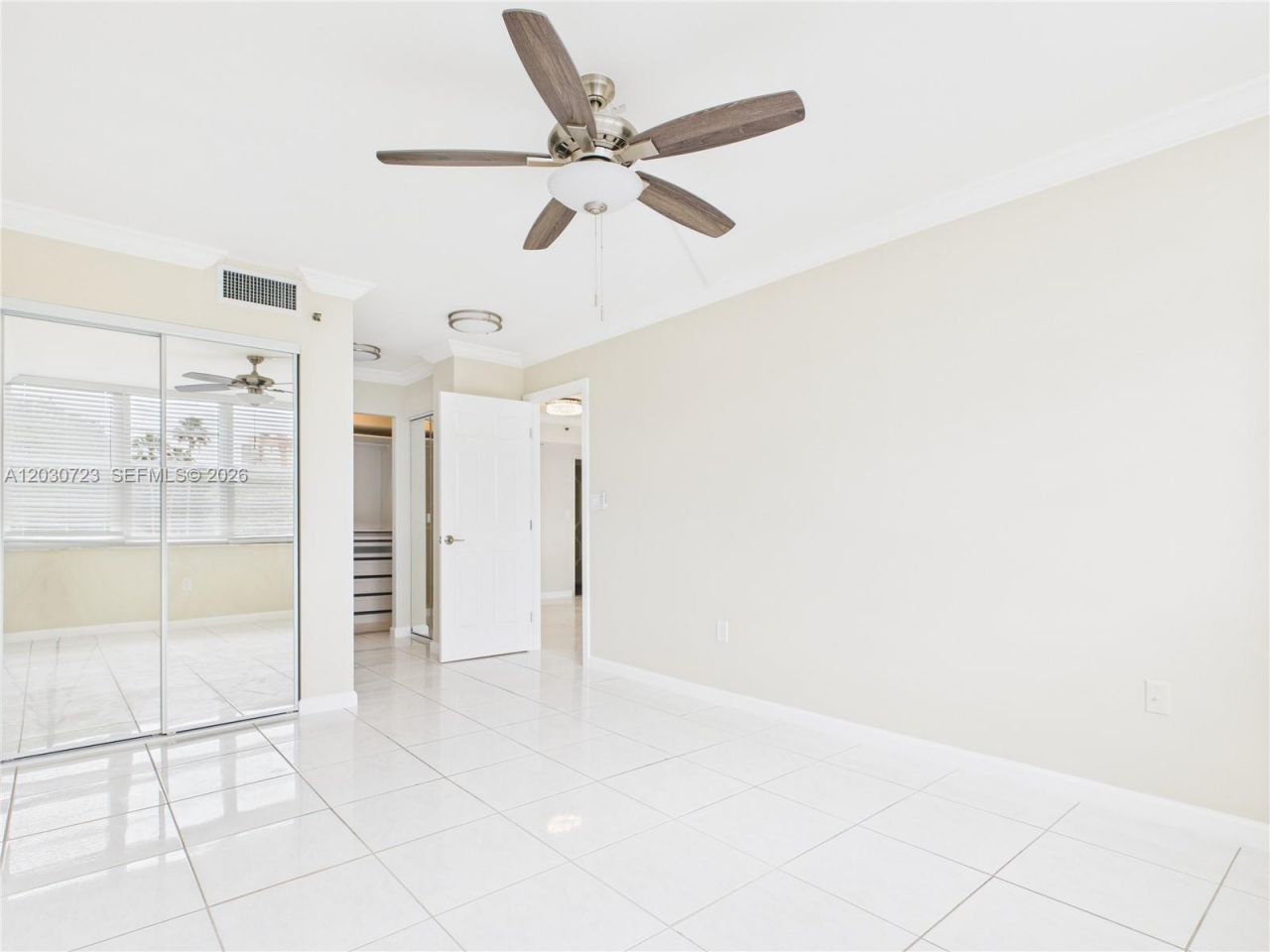 1300 St Charles Pl, Unit 303, Pembroke Pines, FL 33026 Photo