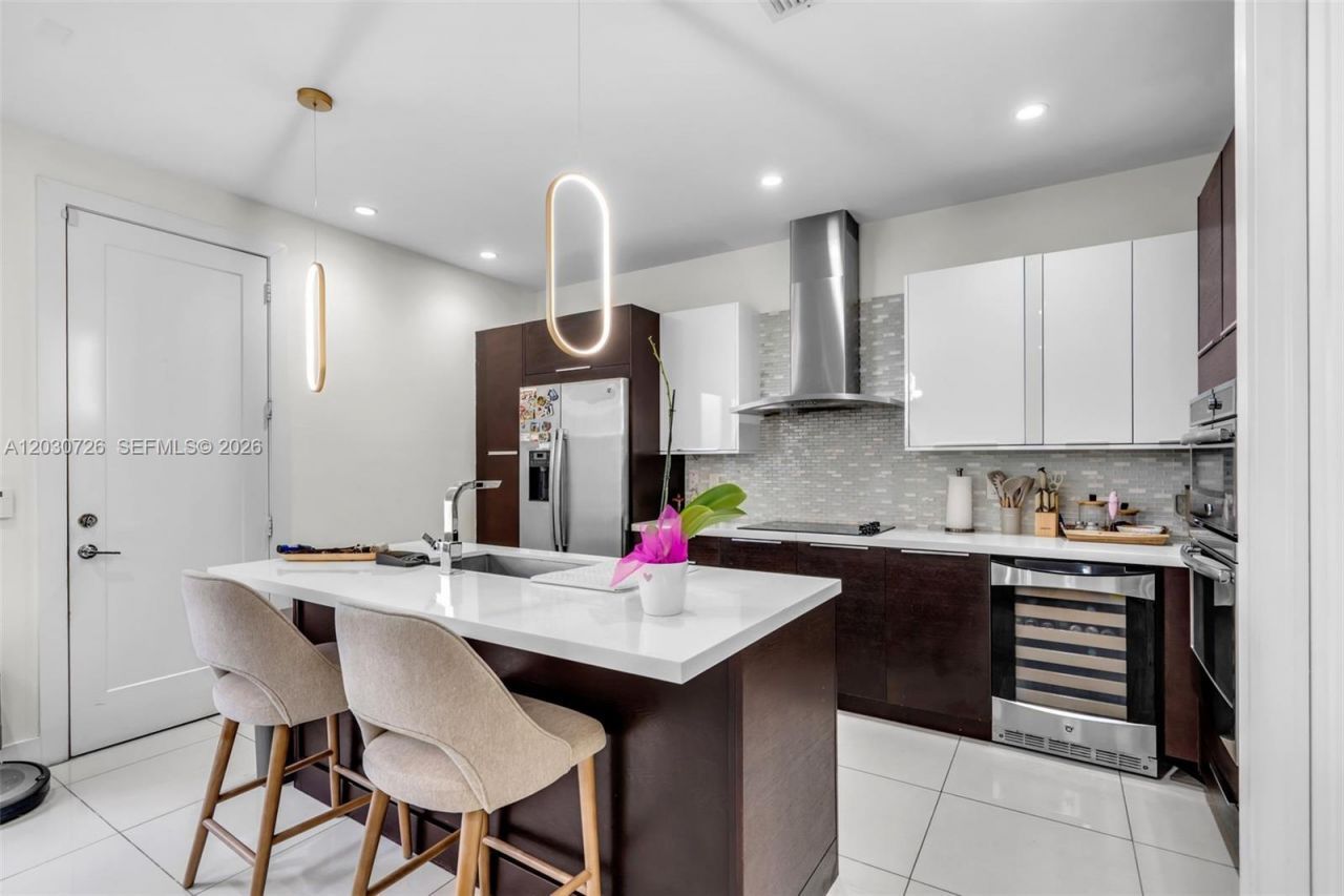 10545 NW 63rd Ter , Doral, FL 33178 Photo
