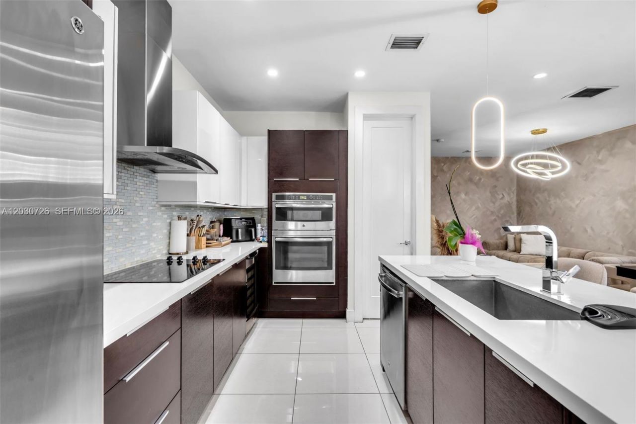 10545 NW 63rd Ter , Doral, FL 33178 Photo
