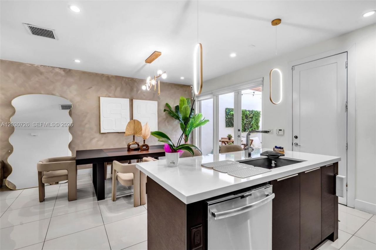 10545 NW 63rd Ter , Doral, FL 33178 Photo