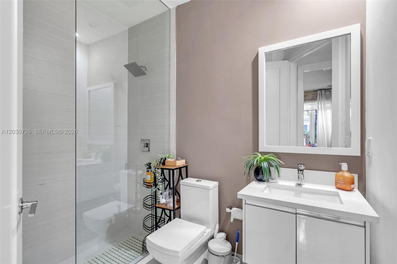 10545 NW 63rd Ter , Doral, FL 33178 Photo