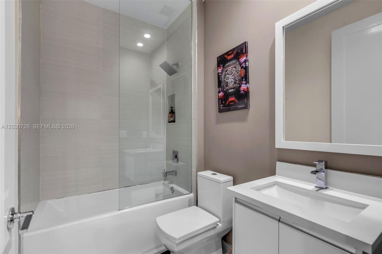10545 NW 63rd Ter , Doral, FL 33178 Photo