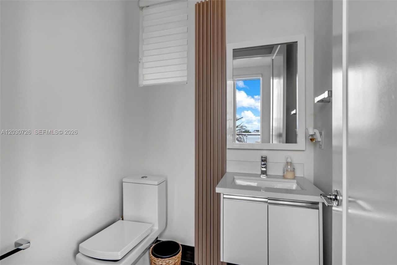 10545 NW 63rd Ter , Doral, FL 33178 Photo