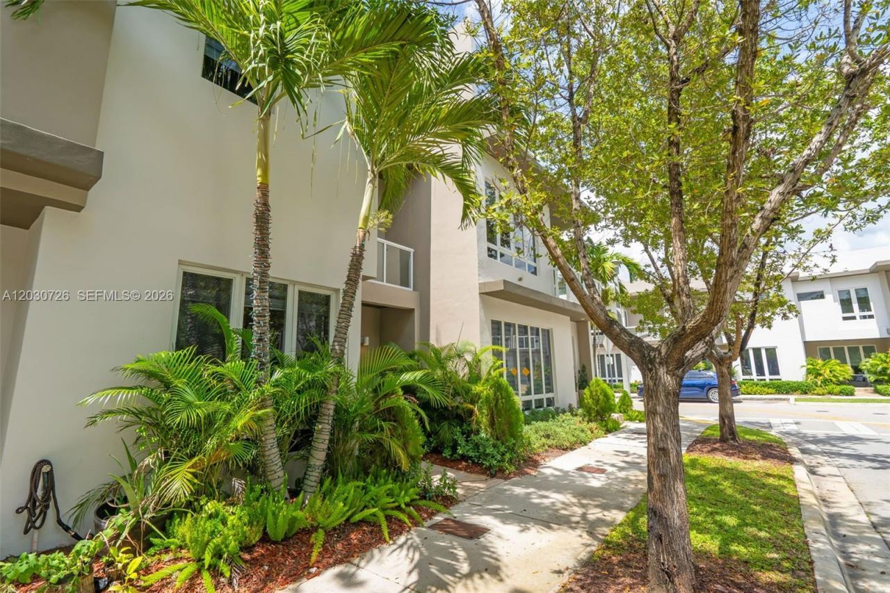 10545 NW 63rd Ter , Doral, FL 33178 Photo