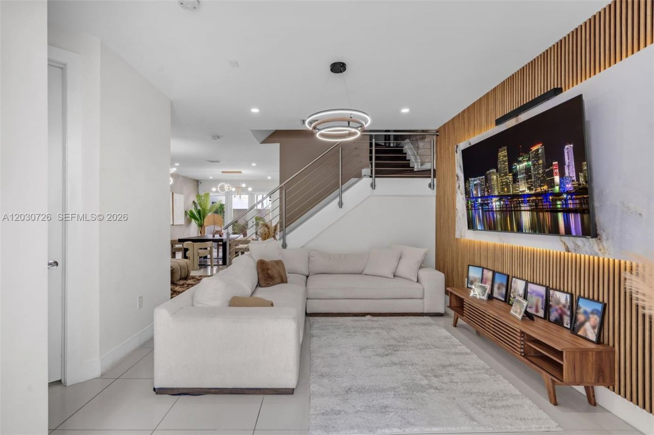 10545 NW 63rd Ter , Doral, FL 33178 Photo