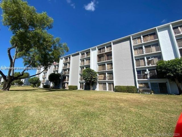 8560 N Sherman Cir, Unit 404, Miramar, FL 33025 Photo
