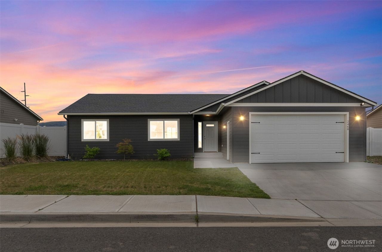 2468 3rd Street Se, East Wenatchee, WA 98802 Main Photo