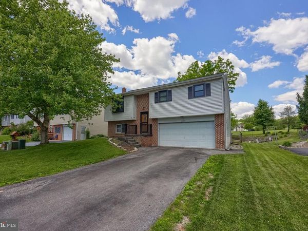 1070 HOLLY LANE , DENVER, PA 17517
