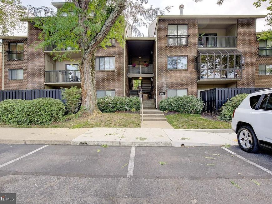 300 Hilltop Lane, Unit I, Annapolis, MD 21403 Main Photo