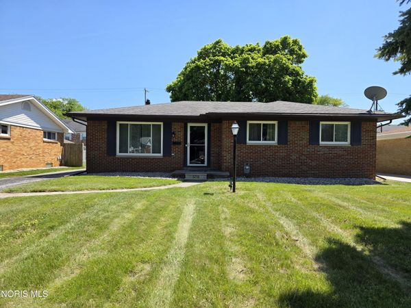 3238 S Eastmoreland Drive , Oregon, OH 43616