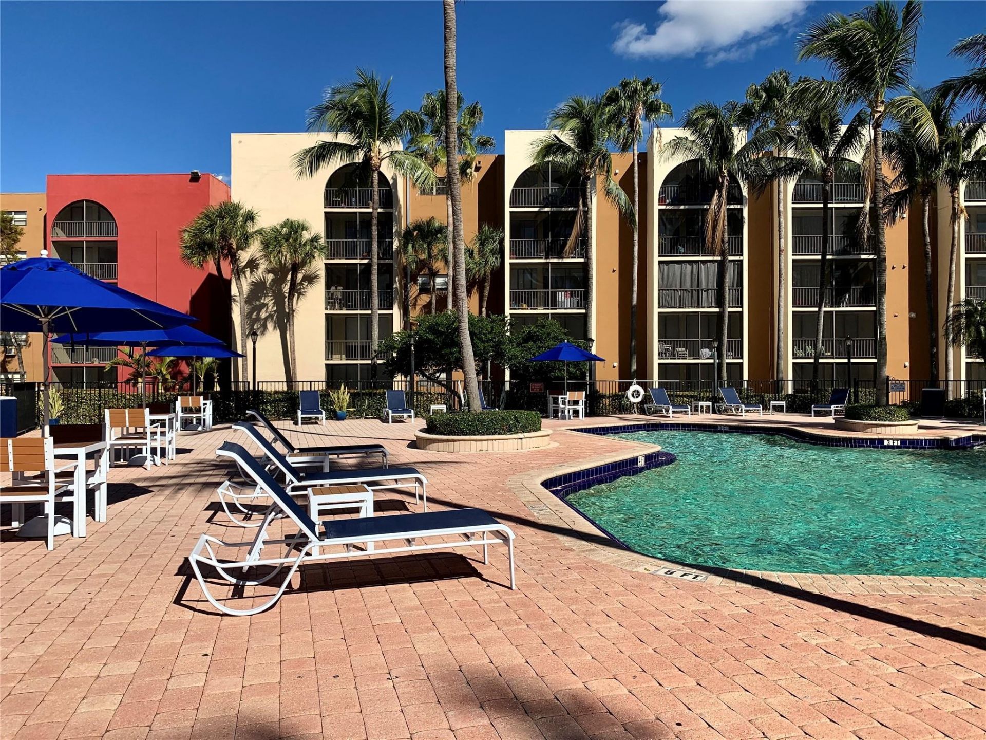 19455 NE 10 Avenue, Unit 6-514, North Miami Beach, FL 33179 Photo